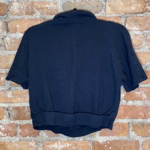 UO- Black Short Sleeve Crop Top w/ Collar - Medium - Picture 2 of 3